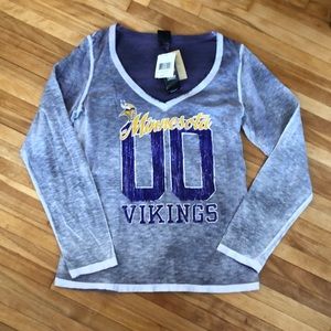 NWT NFL XL Vikings Long Sleeved Tee